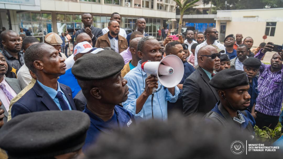 Ministère des ITP : Face aux revendications des agents du SIRAP, John Banza Lunda désamorce la crise en prônant l’action immédiate